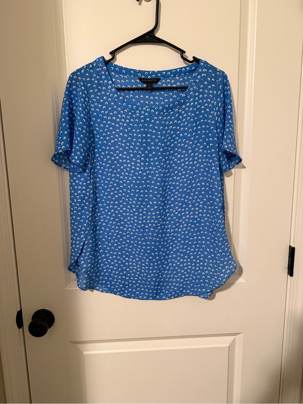 Banana Republic Petite SP Blue Floral Short Sleeve Blouse Tulip Hem‎ Top